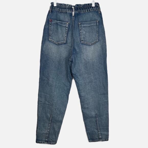 BDG Pull On Pleated Waist Mom Jeans - Picture 4 of 4